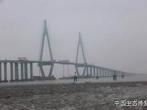 庣